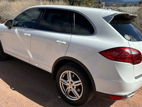 Used 2014 Porsche Cayenne Diesel Platinum Edition AWD/4WD image 2