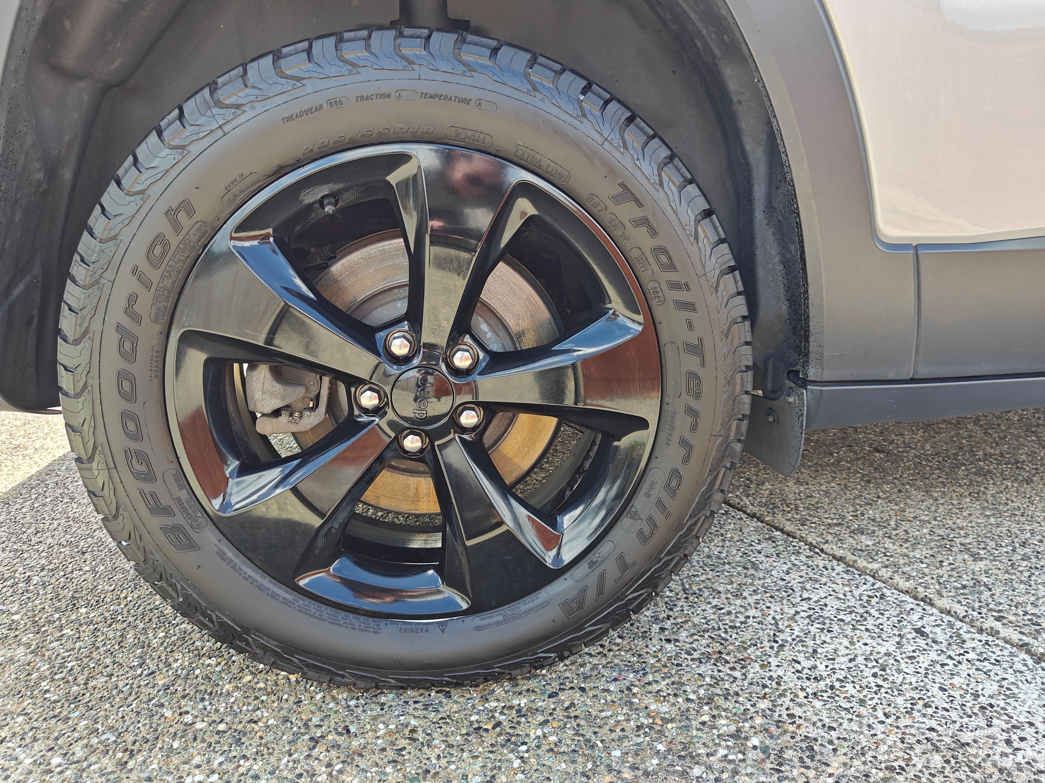 Used 2018 Jeep Cherokee Latitude w/ Altitude Package AWD/4WD image 11