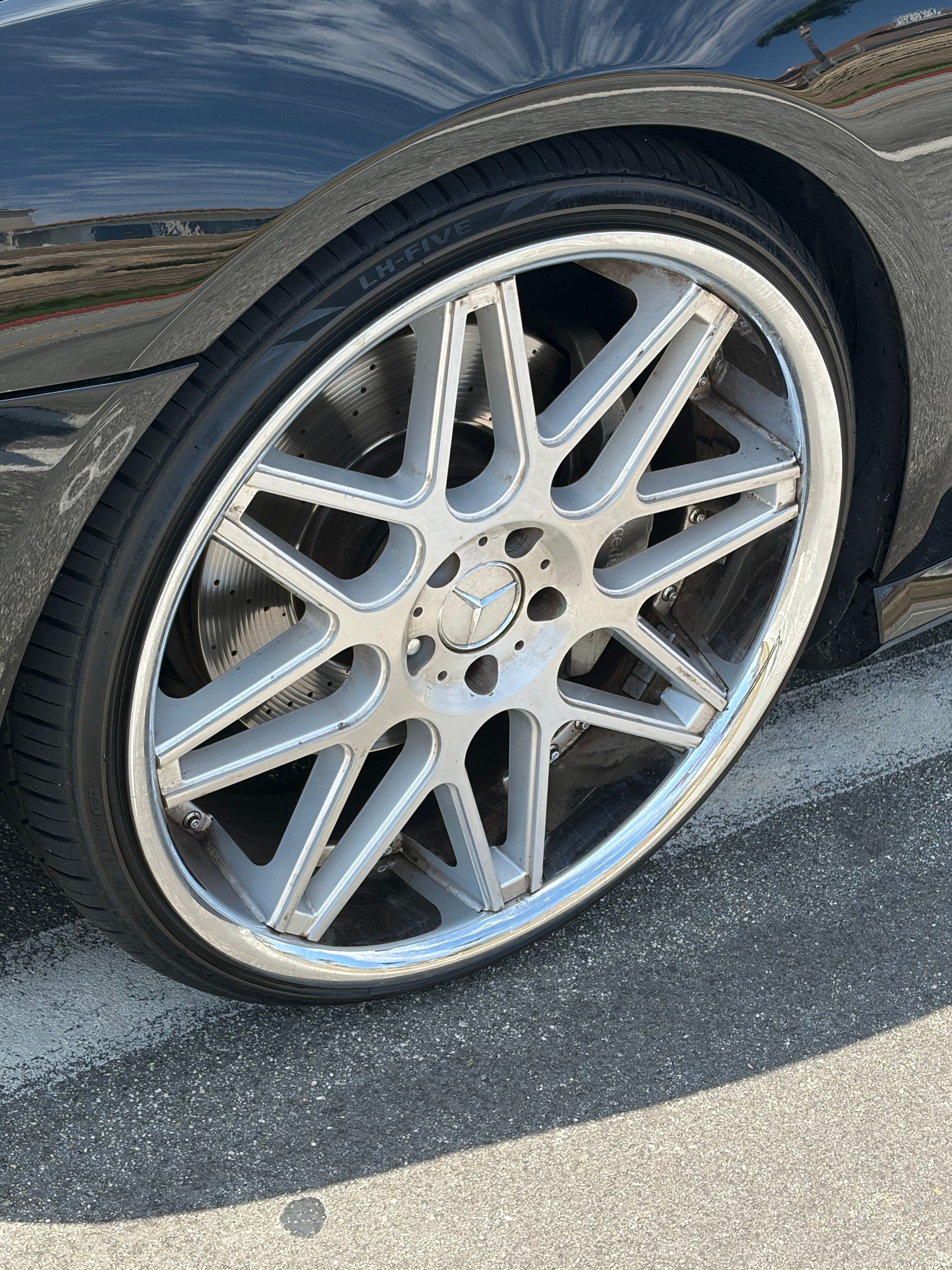 Used 2013 Mercedes-Benz SL 550 w/ Premium Pkg image 2