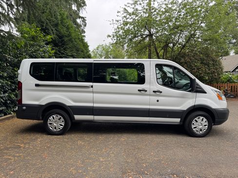 Used 2018 Ford Transit 350 XLT RWD image 5