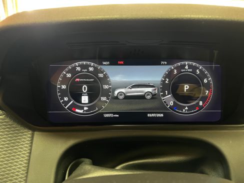 Used 2019 Land Rover Range Rover Velar R-Dynamic SE image 12