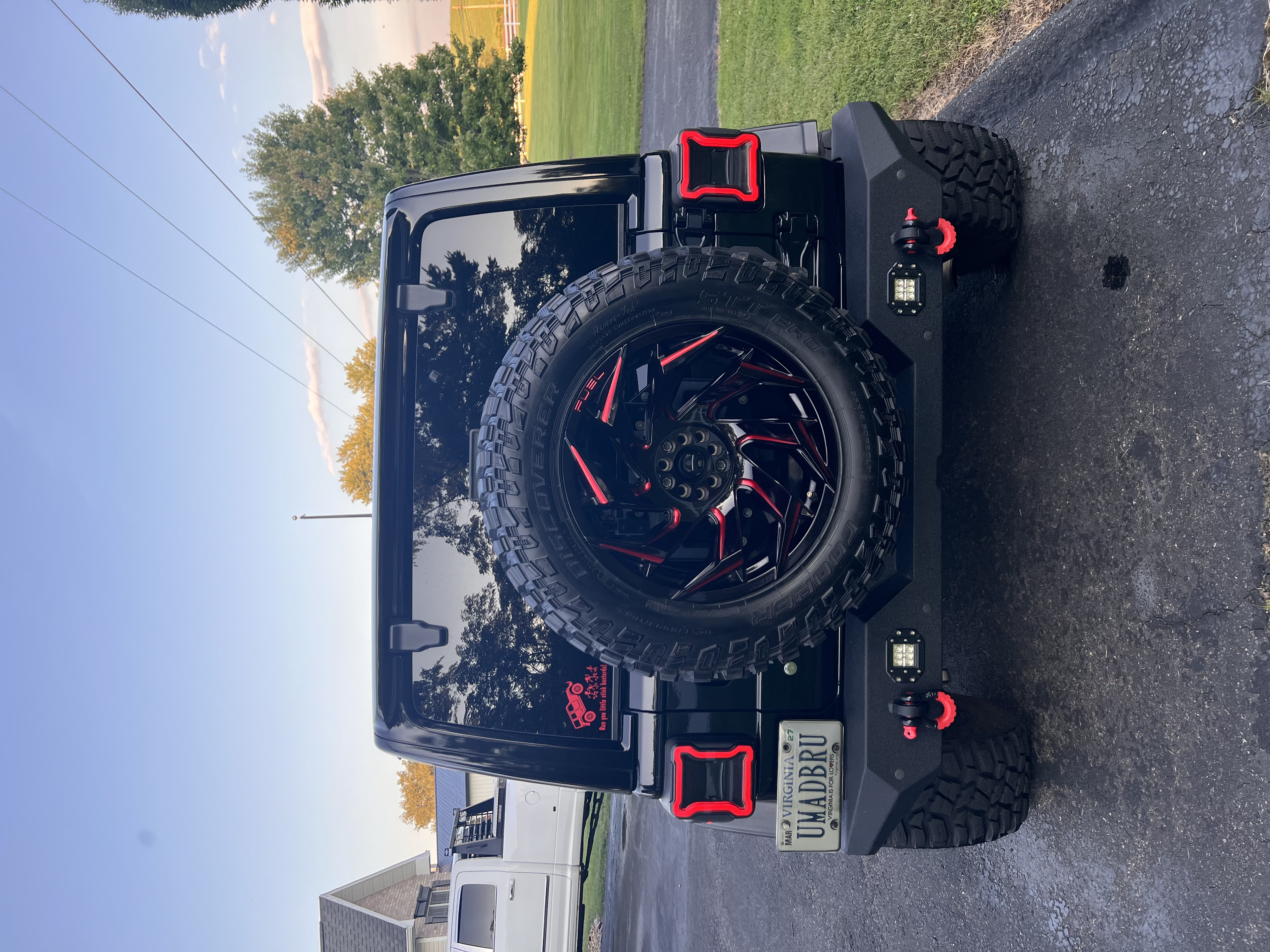 Used 2018 Jeep Wrangler Unlimited Sahara AWD/4WD image 5