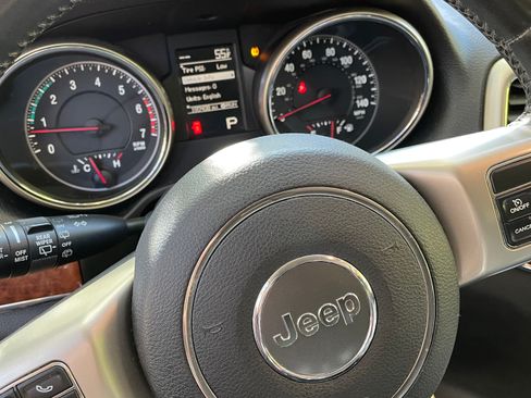 Used 2011 Jeep Grand Cherokee Limited image 10