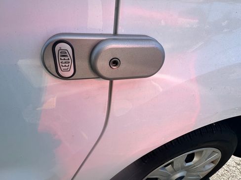 Used 2019 Ford Transit Connect XL image 4