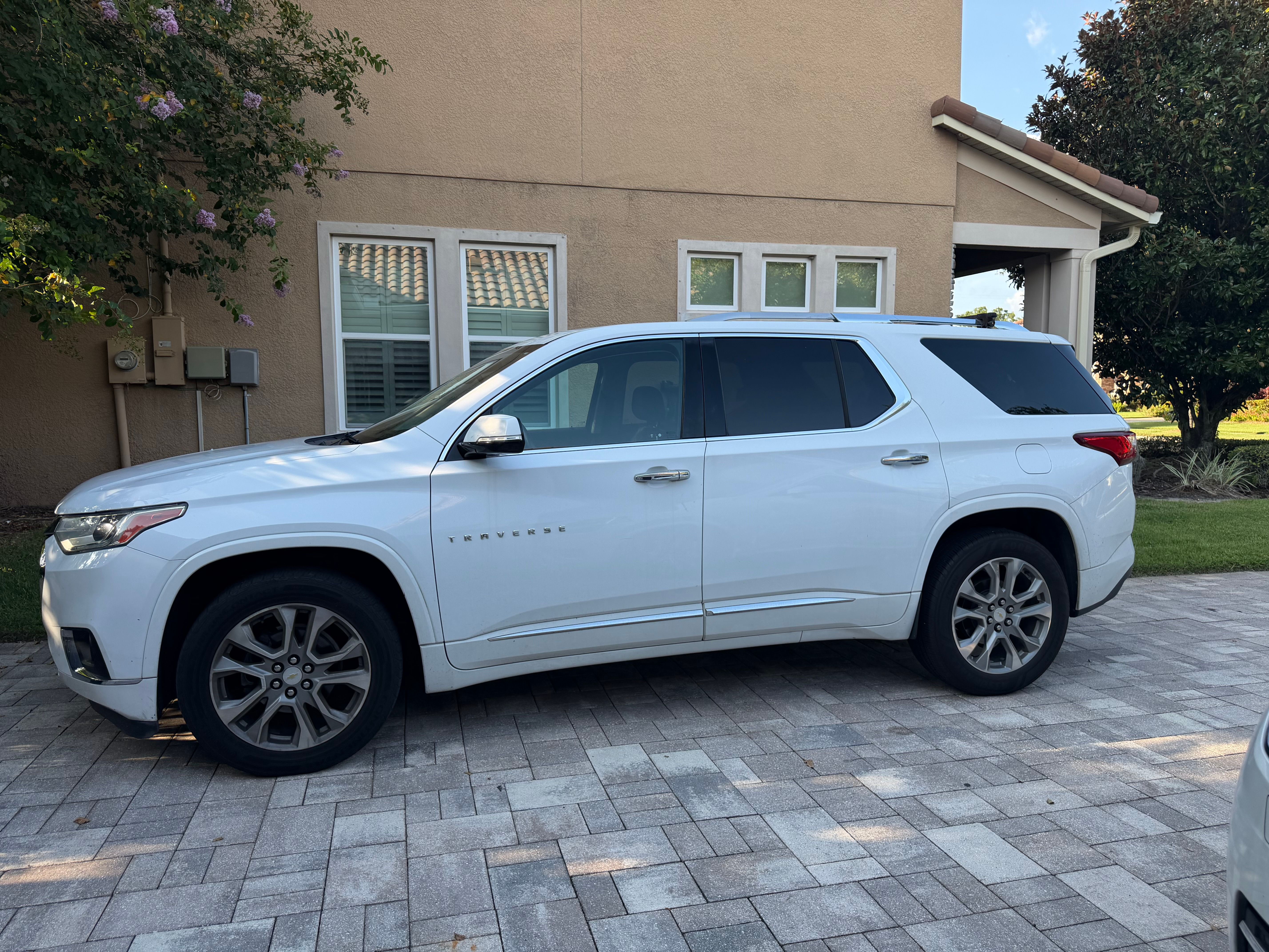 Used 2018 Chevrolet Traverse Premier FWD image 1