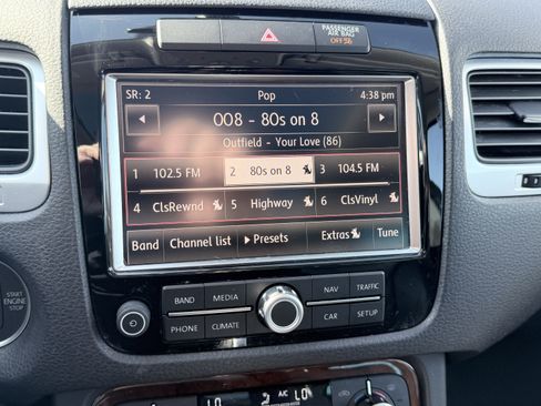 Used 2014 Volkswagen Touareg VR6 image 15