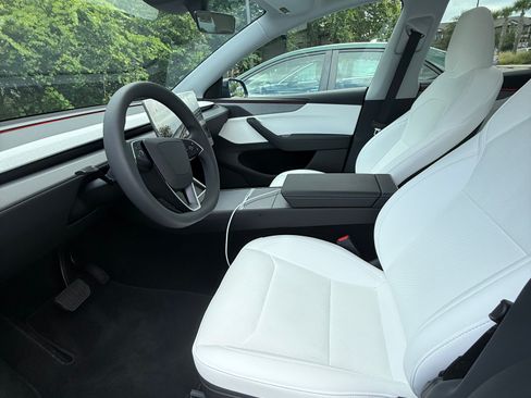 Used 2026 Tesla Model Y Long Range image 10