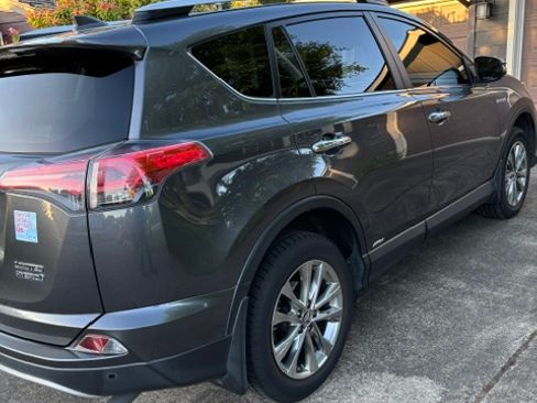 Used 2016 Toyota RAV4 Limited AWD/4WD image 4