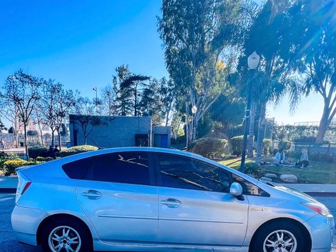 Used 2011 Toyota Prius Four image 2