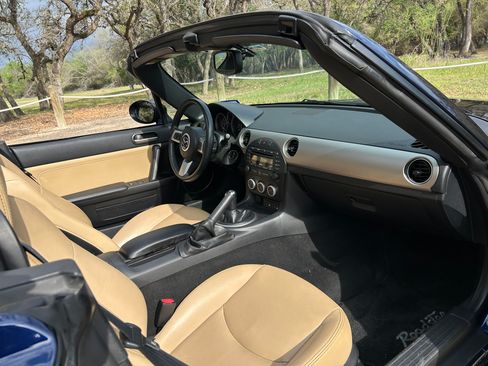Used 2011 MAZDA MX-5 Miata Grand Touring w/ Premium Pkg image 15