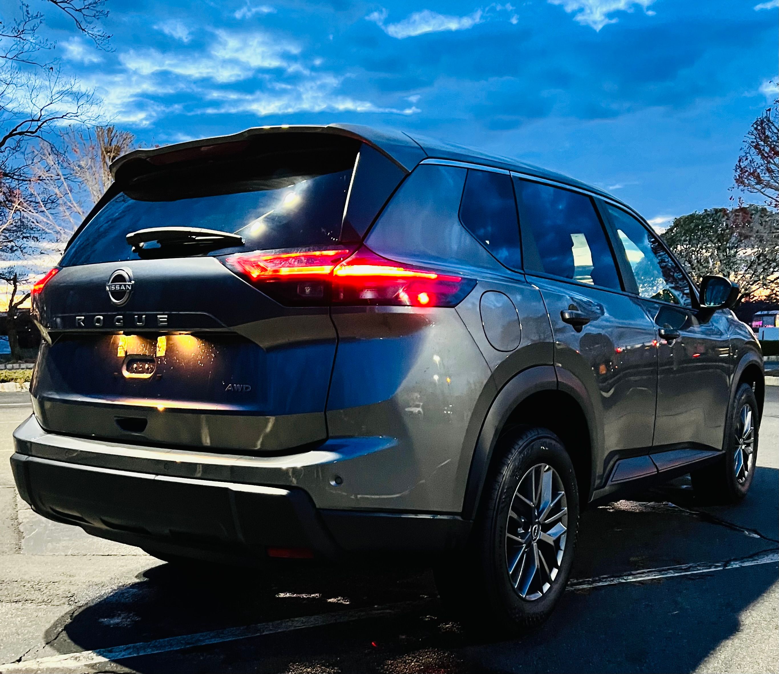 Used 2024 Nissan Rogue S AWD/4WD image 21