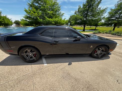 Used 2016 Dodge Challenger R/T Scat Pack RWD image 8