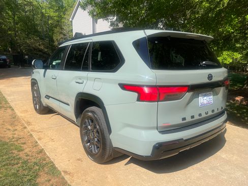 Used 2024 Toyota Sequoia Platinum image 5