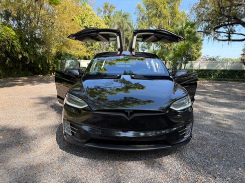 Used 2017 Tesla Model X 75D image 2