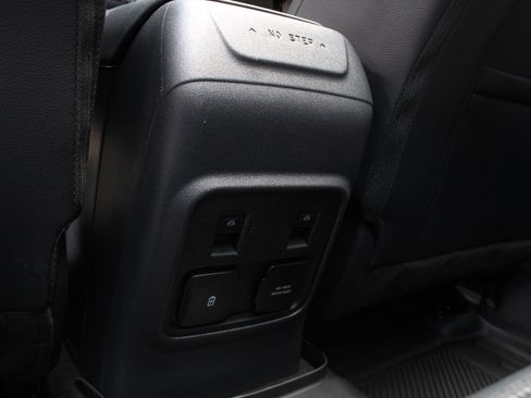 Used 2023 Ford Bronco Badlands image 19