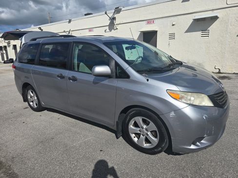 Used 2012 Toyota Sienna Minivan 4D image 6