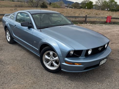 Used 2005 Ford Mustang GT Premium image 1
