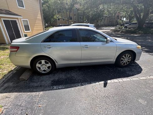 Used 2010 Toyota Camry LE FWD image 6