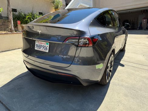 Used 2023 Tesla Model Y Performance AWD/4WD image 11