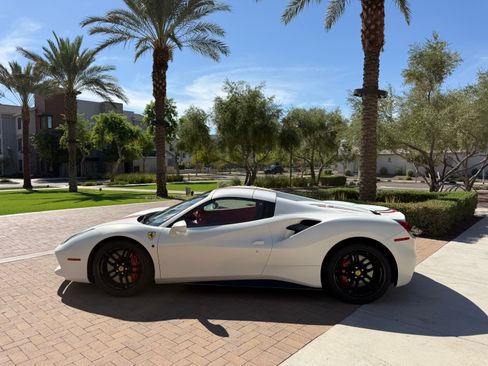 Used 2017 Ferrari 488 Spider RWD image 8