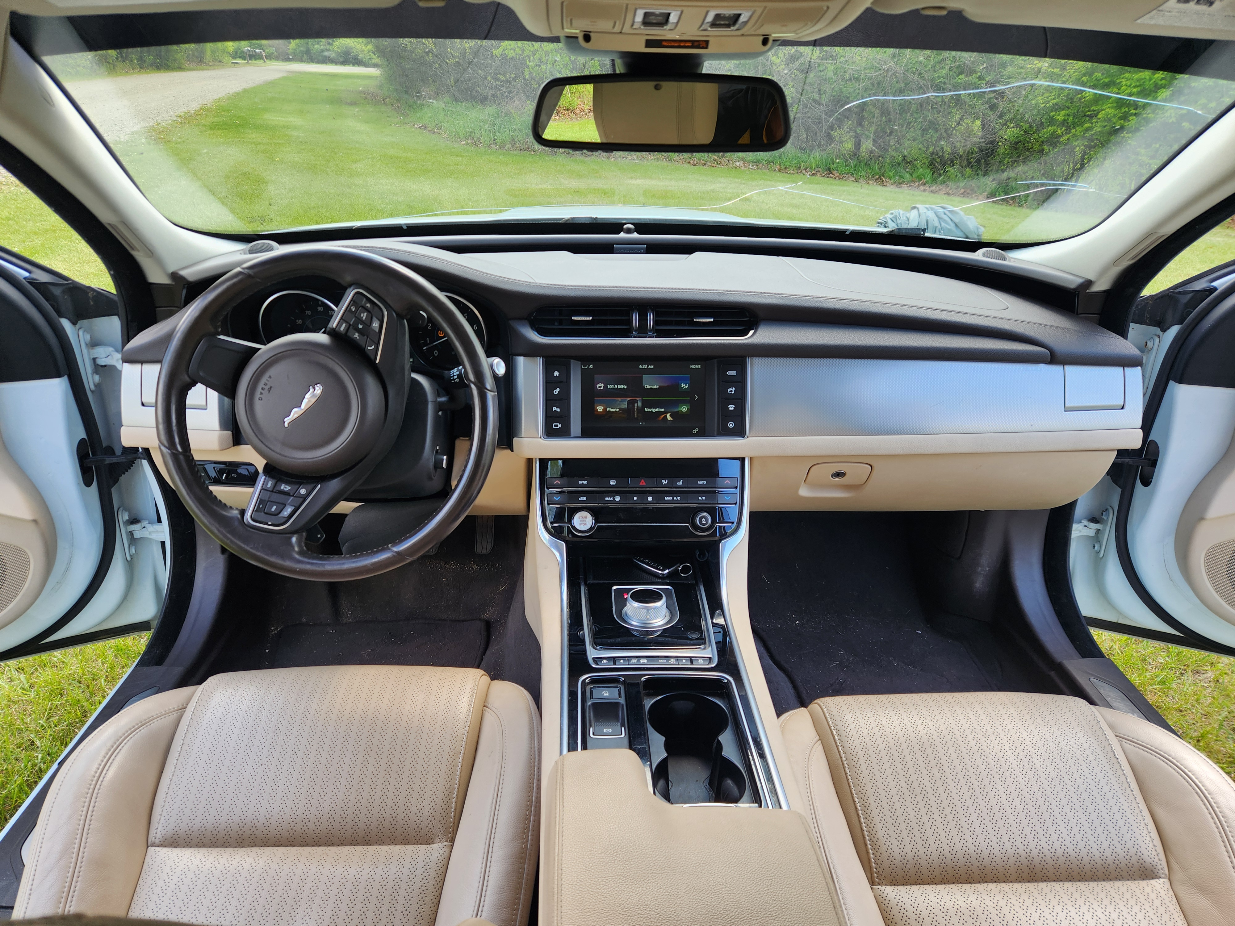 Used 2016 Jaguar XF Prestige RWD image 10