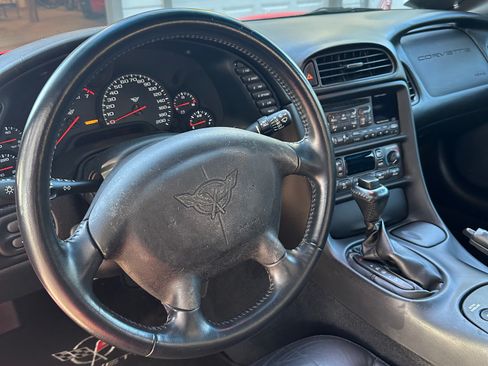 Used 2004 Chevrolet Corvette Coupe RWD image 13