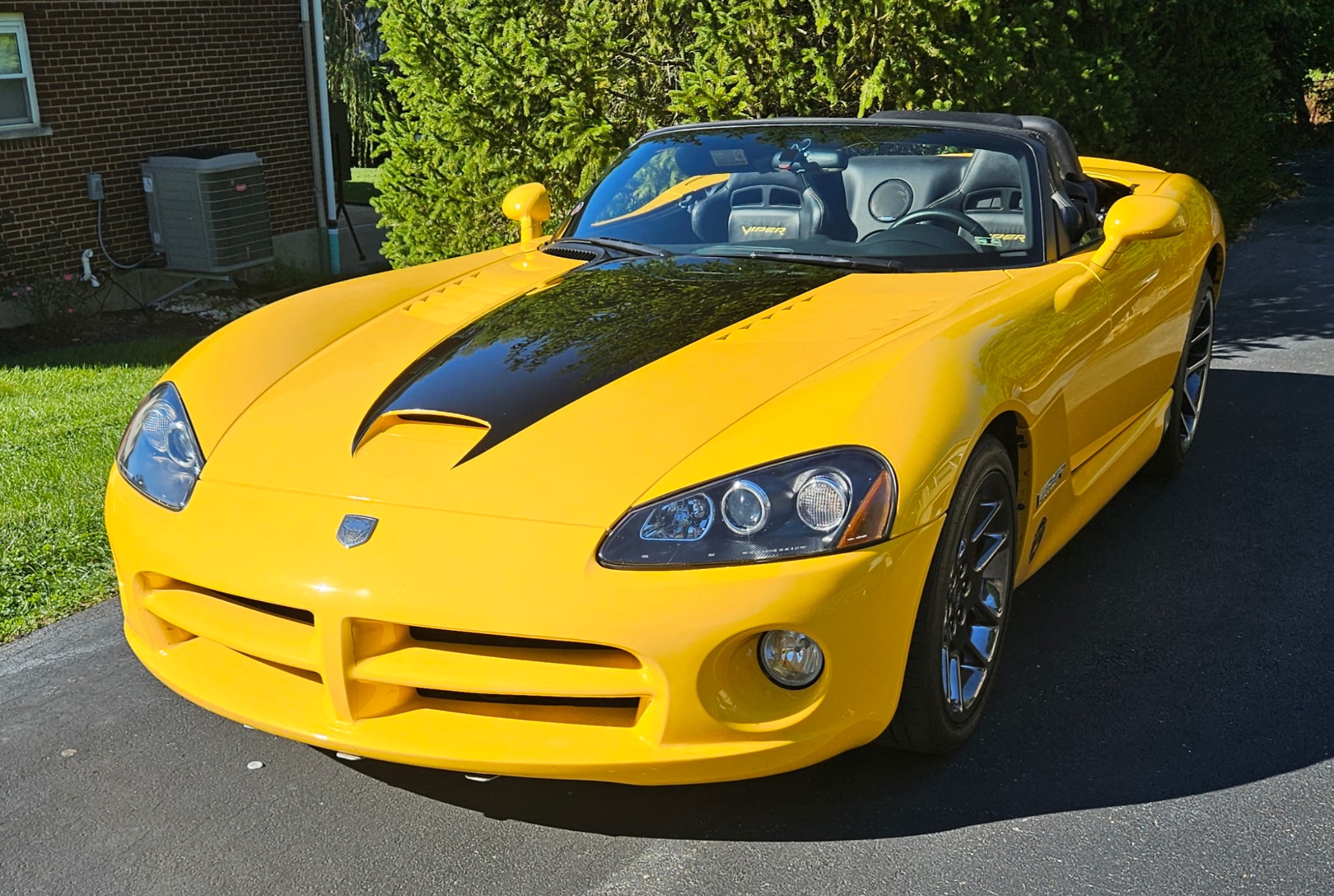 Used 2005 Dodge Viper SRT-10 RWD image 2
