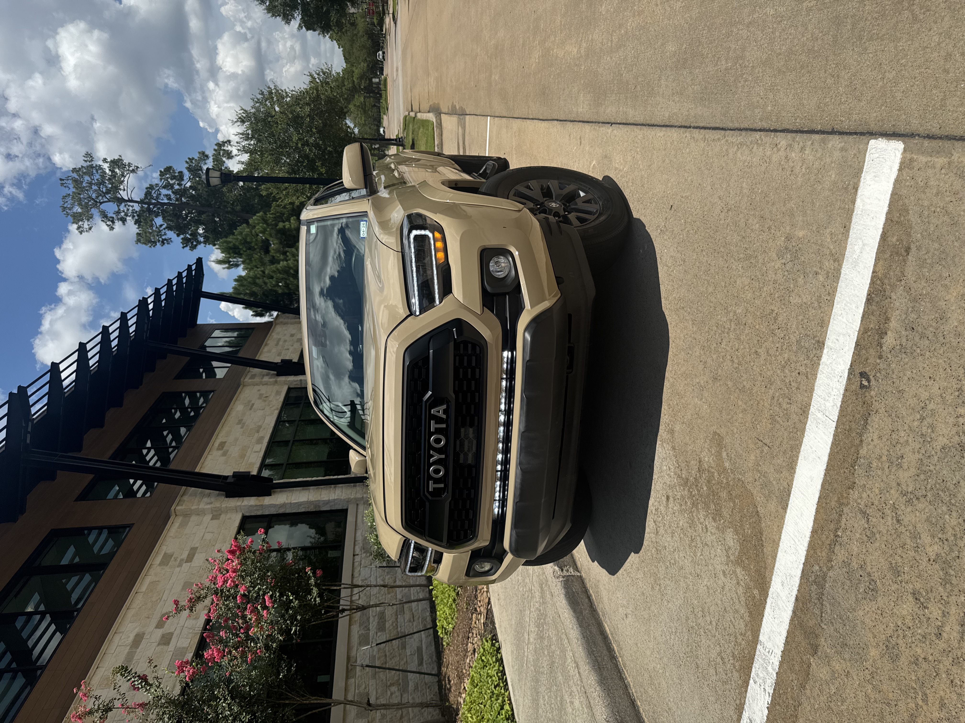 Used 2020 Toyota Tacoma SR5 RWD image 16