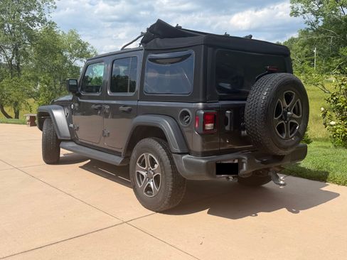 Used 2018 Jeep Wrangler Unlimited Sport S AWD/4WD image 10