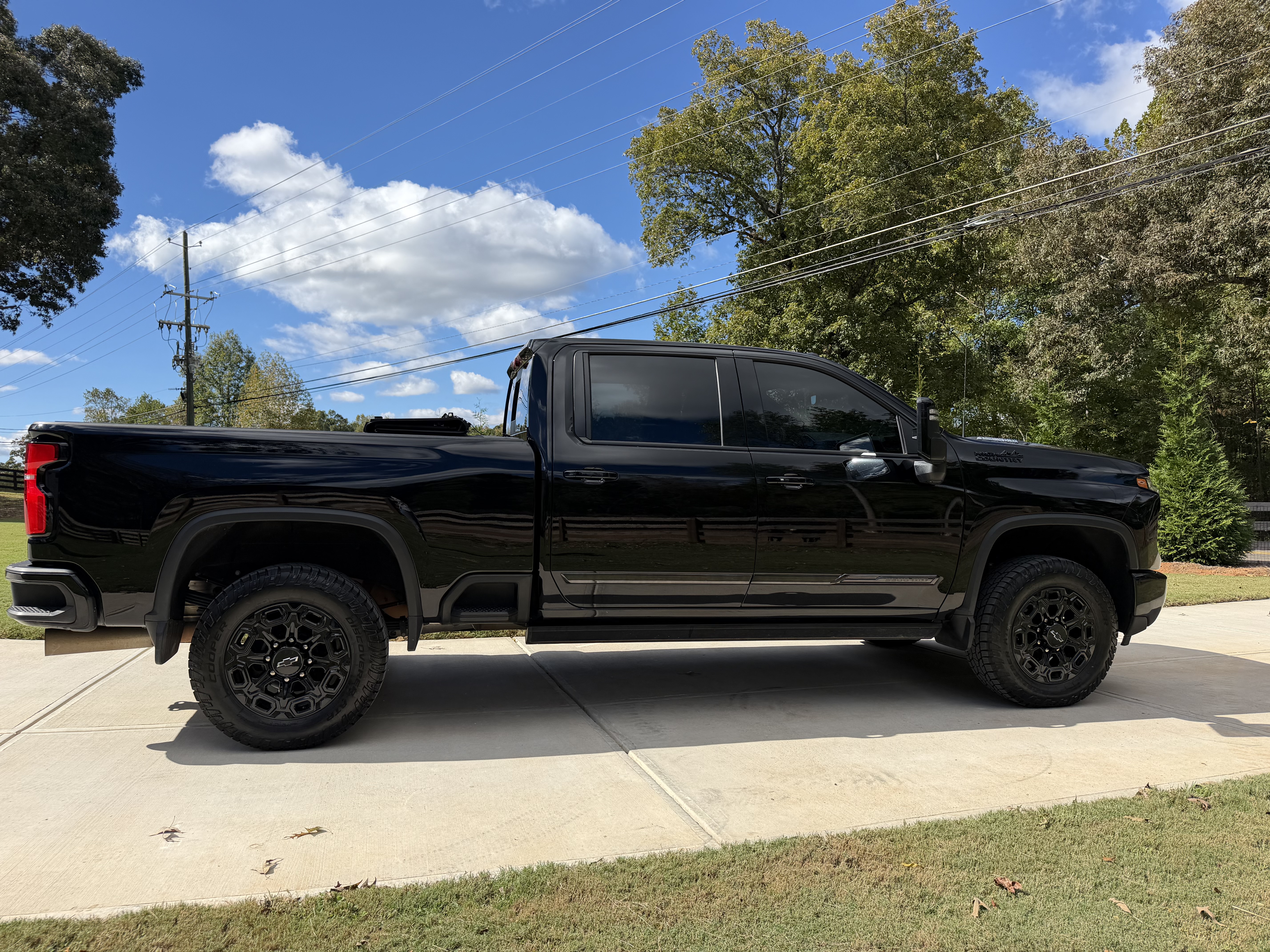 Used 2024 Chevrolet Silverado 3500 High Country w/ High Country Premium Package AWD/4WD image 6