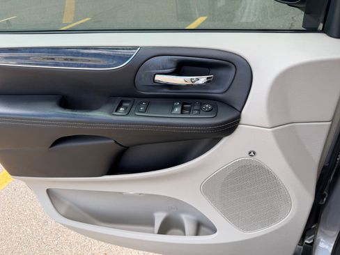 Used 2014 RAM C/V Tradesman FWD image 11
