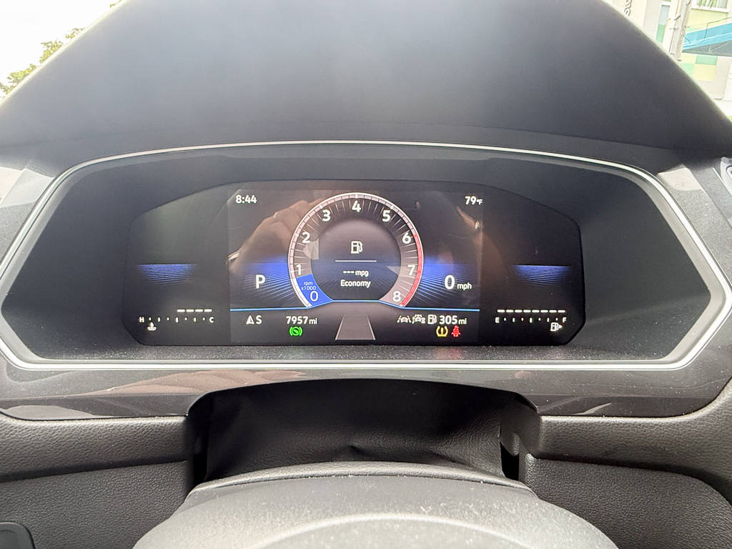 Used 2024 Volkswagen Tiguan SE R-Line FWD image 32