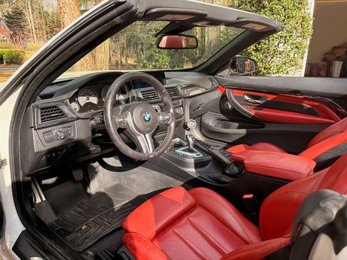 Used 2015 BMW M4 Convertible image 14