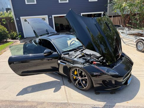 Used 2015 Jaguar F-TYPE R RWD image 18