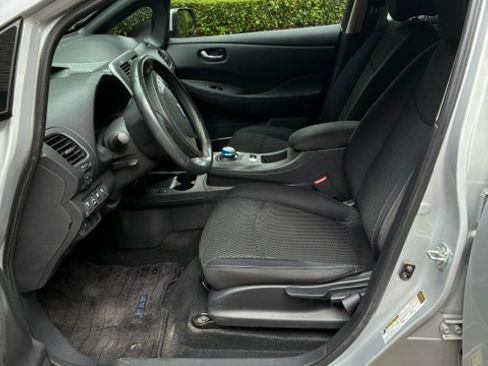 Used 2013 Nissan Leaf S w/ Charger Pkg FWD image 10