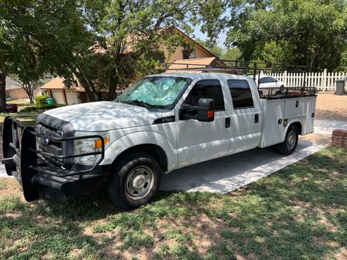 Used 2016 Ford F250 XL w/ Power Equipment Group RWD image 4