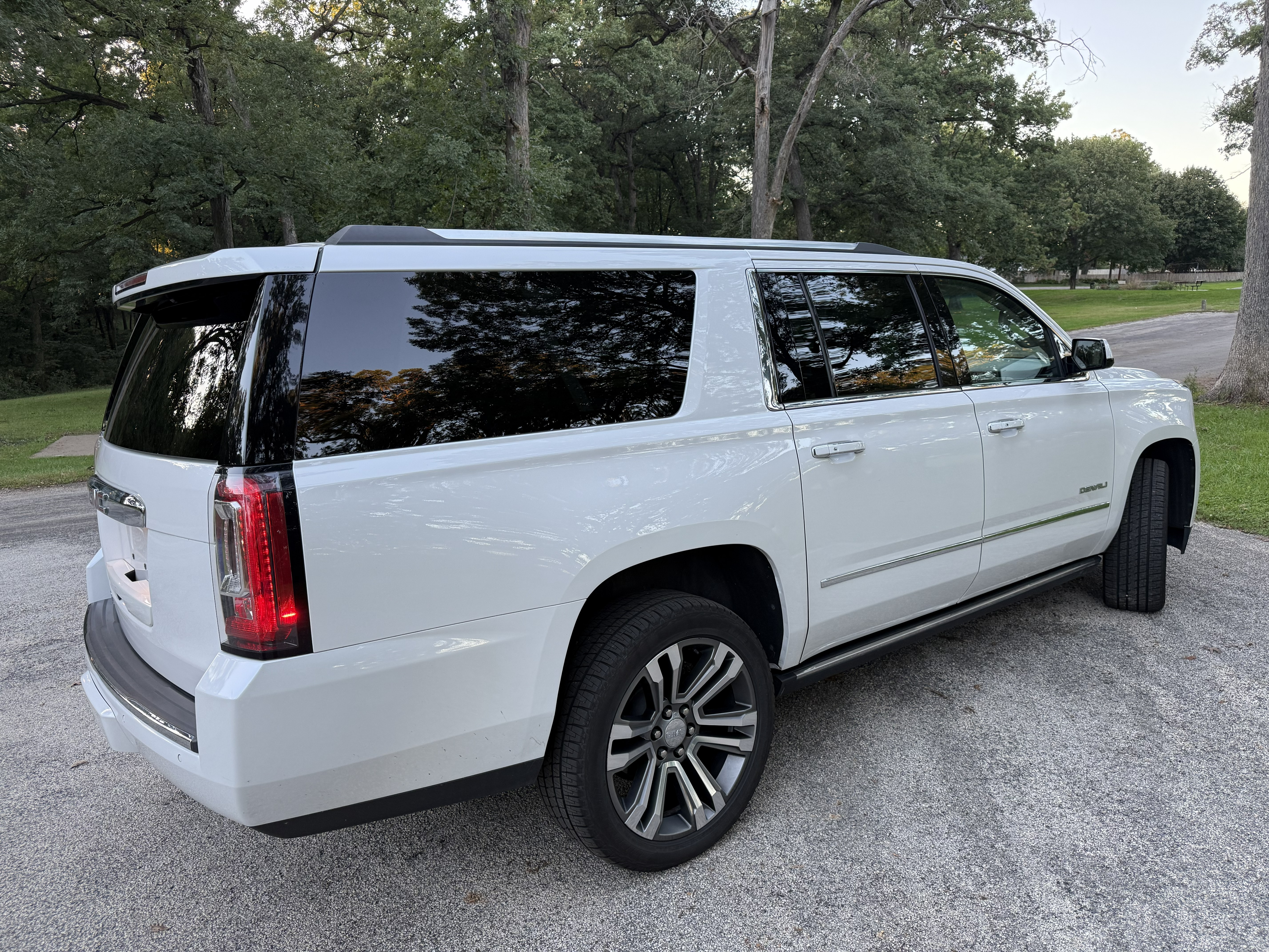 Used 2019 GMC Yukon XL Denali w/ Denali Ultimate Package AWD/4WD image 6