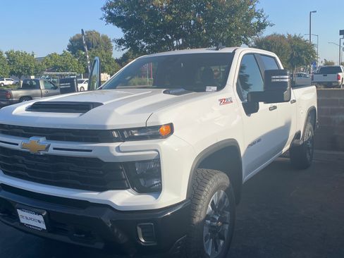Used 2024 Chevrolet Silverado 2500 Custom w/ Custom Value Package AWD/4WD image 2