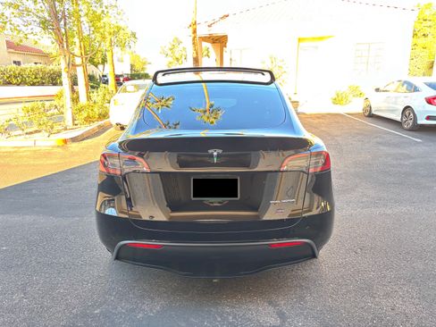 Used 2023 Tesla Model Y Long Range image 10