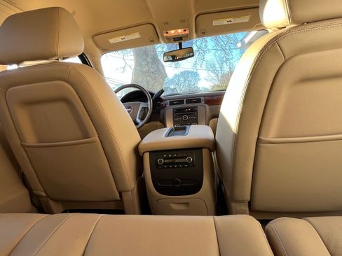 Used 2014 GMC Yukon XL SLT w/ Suspension Package, Off-Road image 12