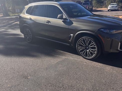 Used 2025 BMW X5 xDrive40i w/ Premium Package image 2