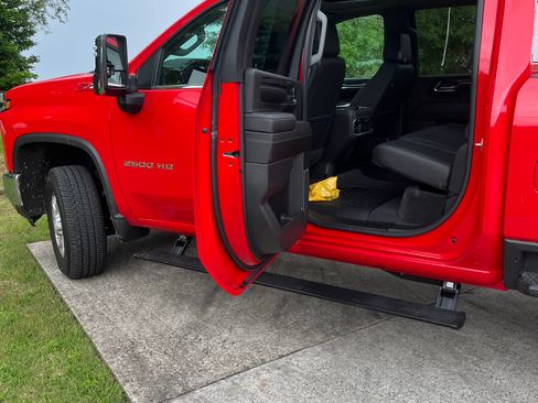 Used 2024 Chevrolet Silverado 2500 LTZ w/ LTZ Convenience Package AWD/4WD image 11