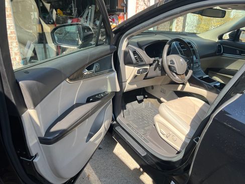 Used 2018 Lincoln MKX Reserve w/ Driver Assistance Package image 11