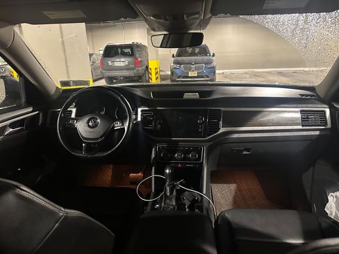 Used 2018 Volkswagen Atlas SEL image 12