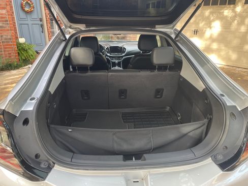 Used 2017 Chevrolet Volt LT w/ Comfort Package image 6