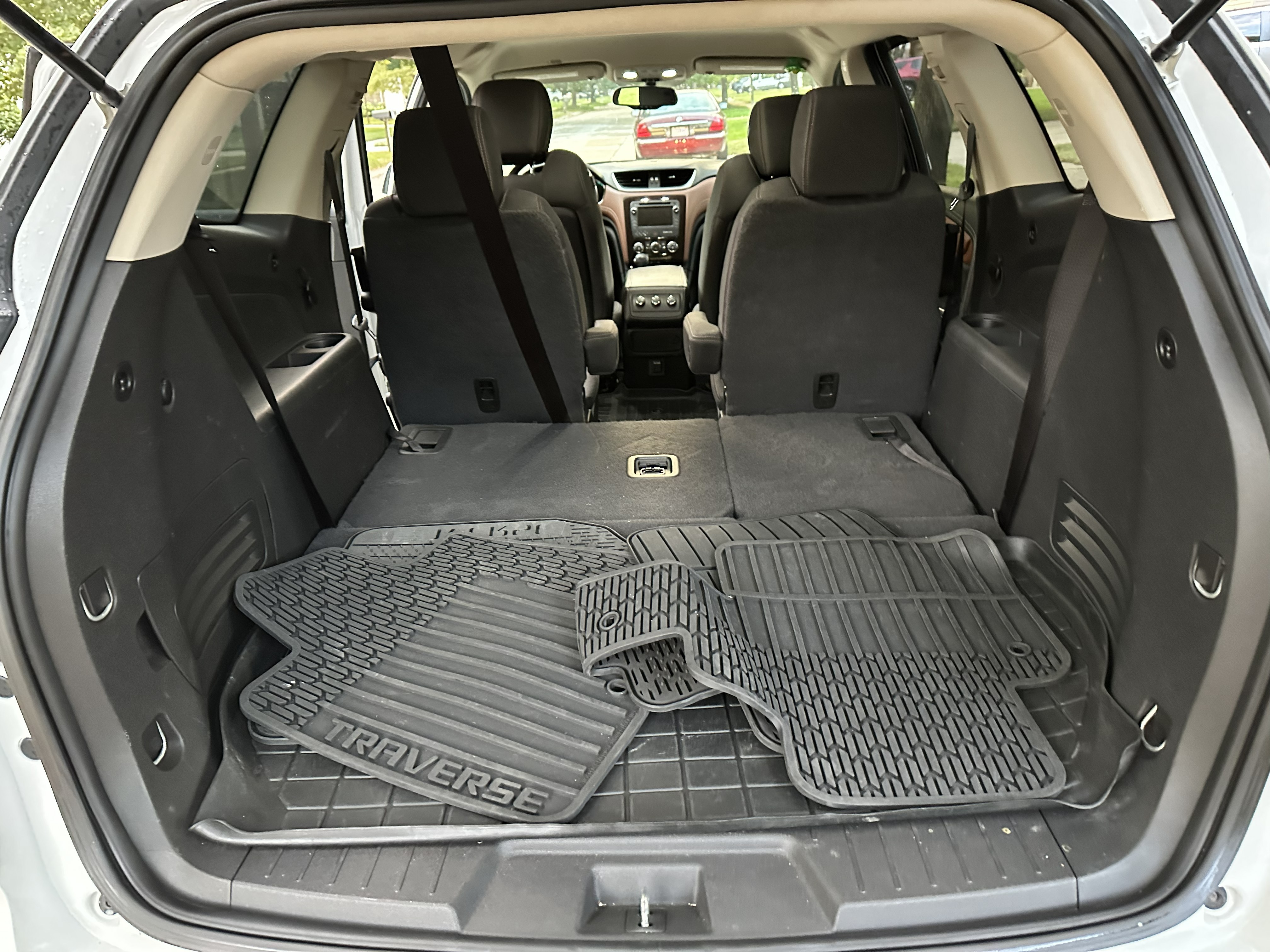Used 2016 Chevrolet Traverse LT w/ Style and Technology Package FWD image 12