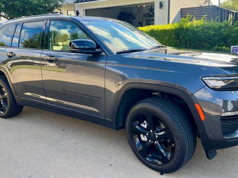 Used 2025 Jeep Grand Cherokee Limited w/ Luxury Tech Group II AWD/4WD image 2