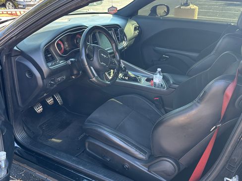 Used 2015 Dodge Challenger SRT Hellcat image 19