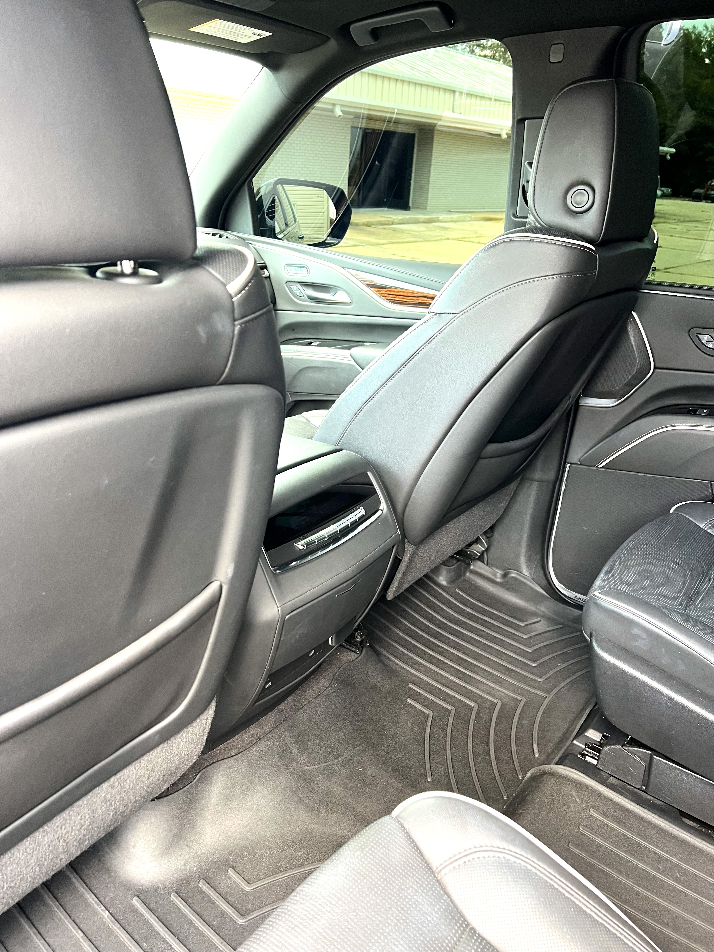 Used 2022 Cadillac Escalade ESV Premium Luxury RWD image 6