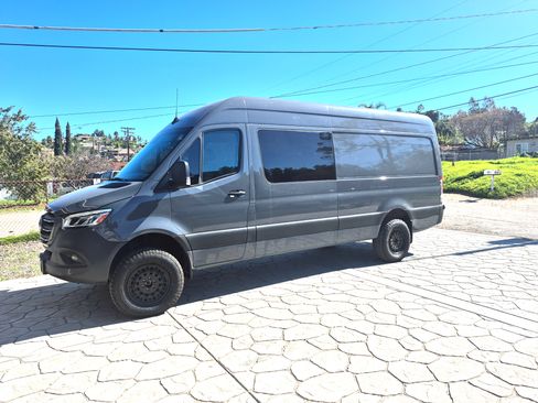 Used 2020 Mercedes-Benz Sprinter 2500 image 4